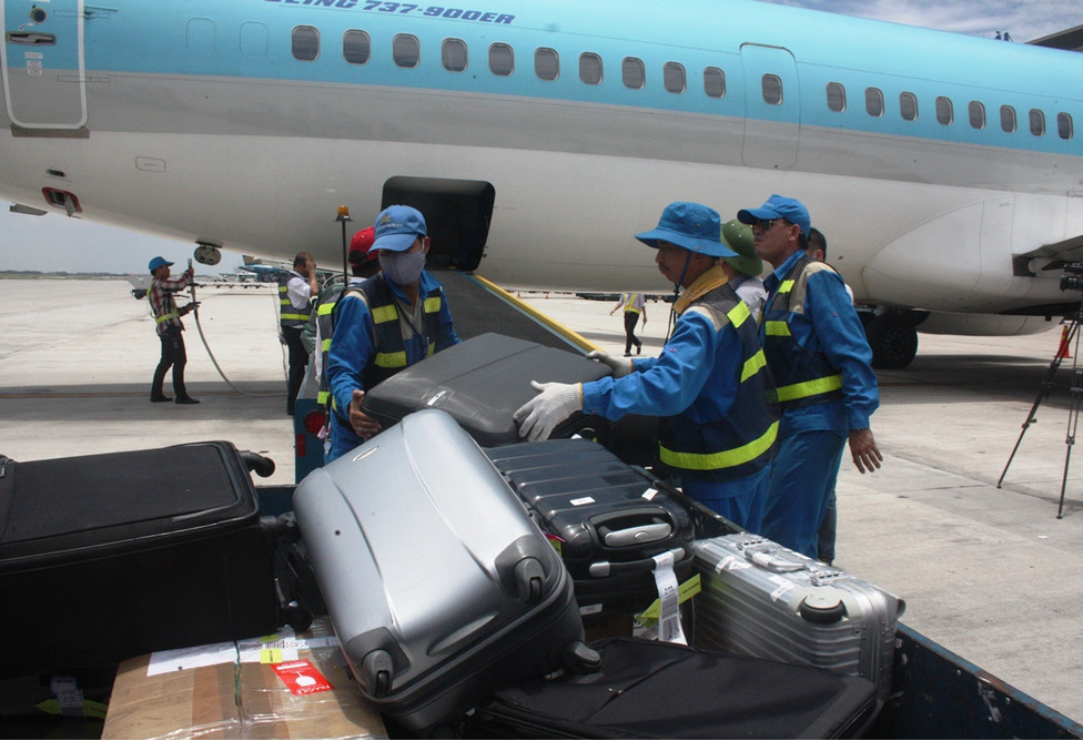 Khiếu nại đền bù khi hành lý vali kéo bị hư hỏng vỡ gãy bánh xe