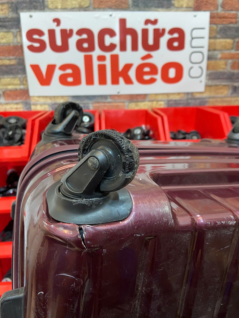 Hàn vali bị vỡ móp méo dịch vụ uy tín chuyên nghiệp3