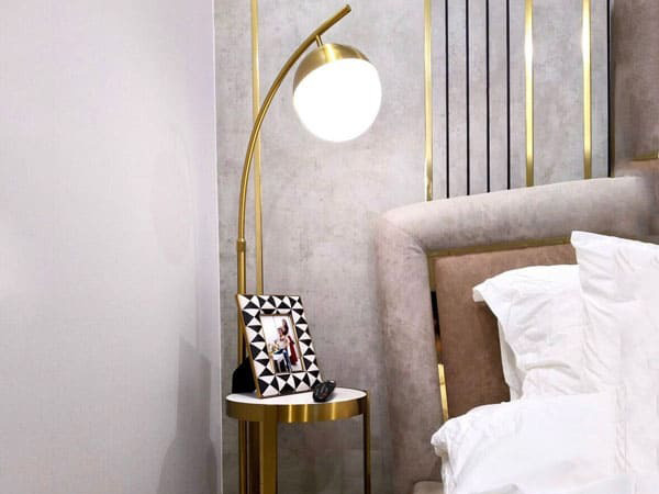 Đèn cây đứng phòng ngủ: lựa chọn hoàn hảo cho không gian thư giãn