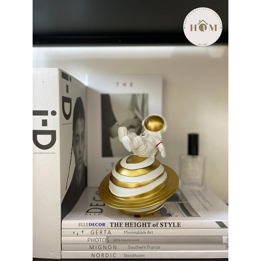 Bộ tượng phi hành gia