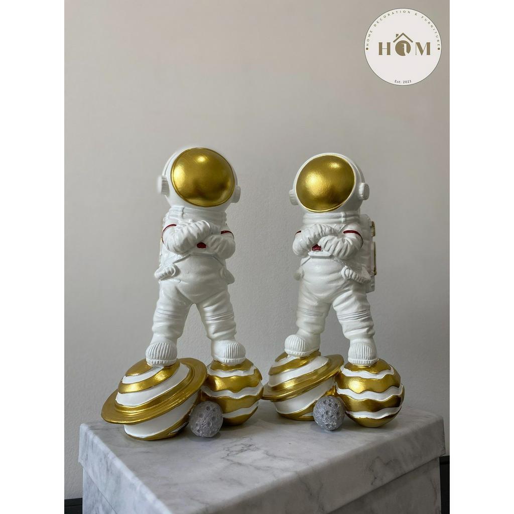 Bộ tượng phi hành gia