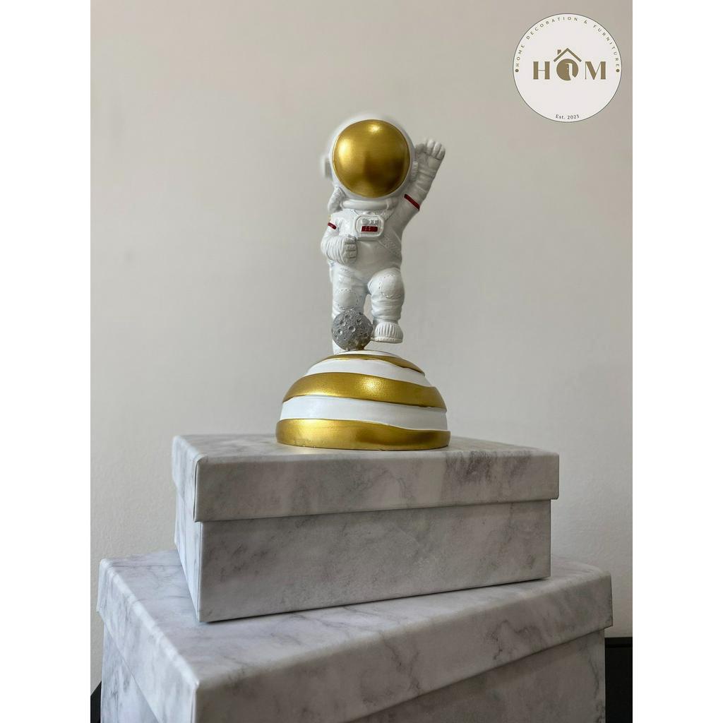 Bộ tượng phi hành gia