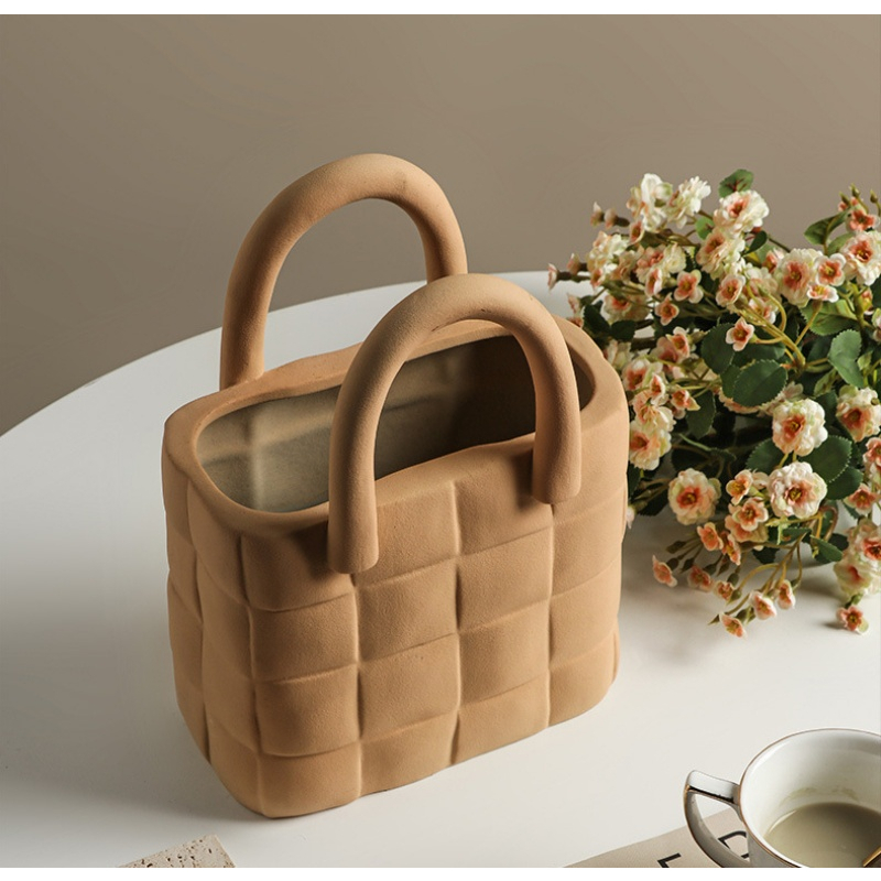 Giỏ hoa trang trí bằng gốm