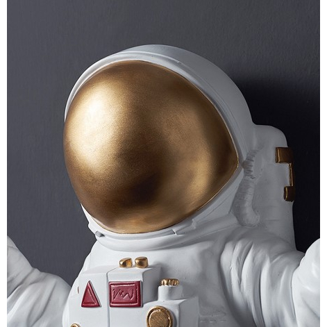 Bộ tượng phi hành gia treo tường