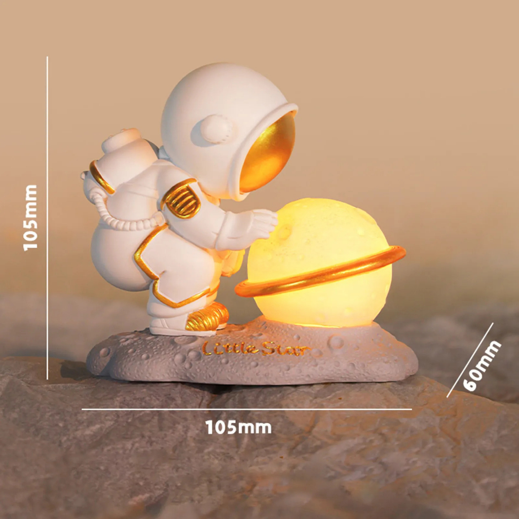 Tượng phi hành gia kèm đèn