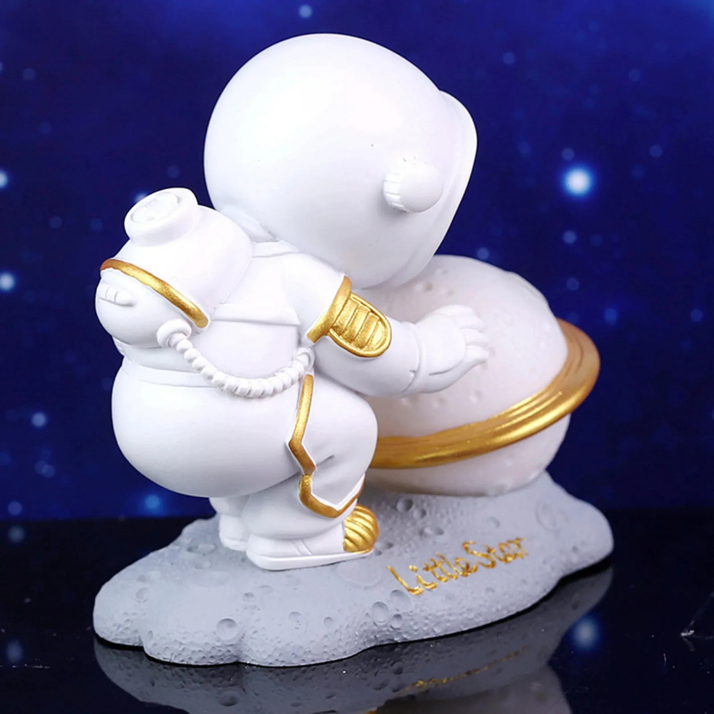 Tượng phi hành gia kèm đèn