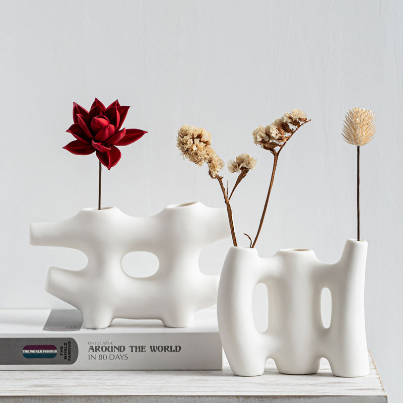 Bình gốm hình Chữ Thăng