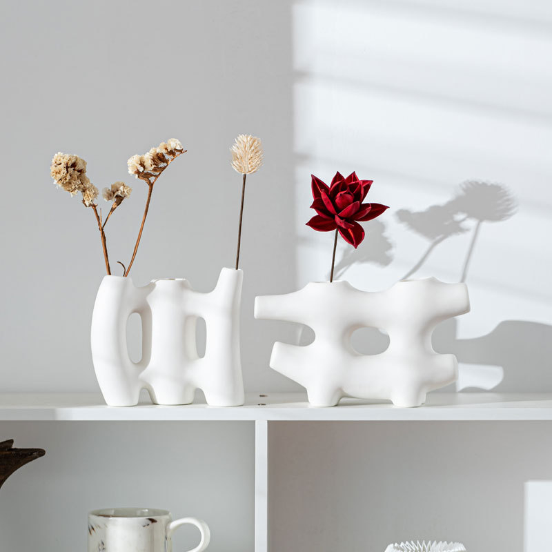 Bình gốm hình Chữ Thăng