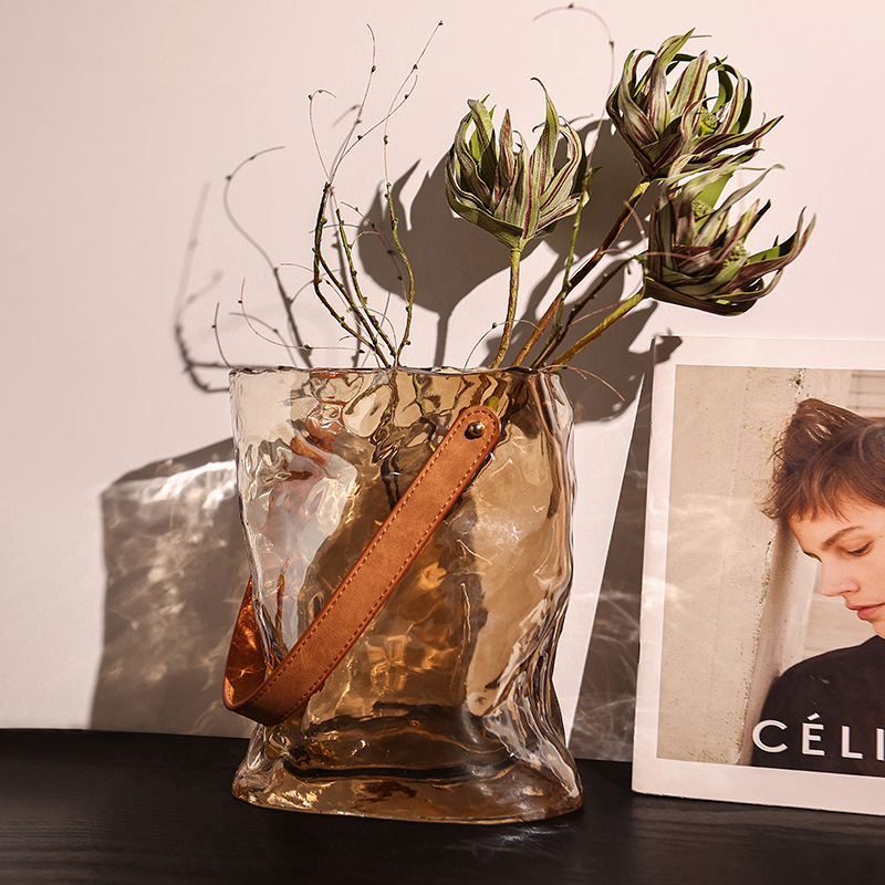 Bình hoa hổ phách hình túi xách