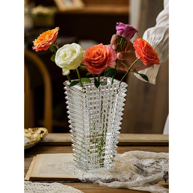 Bình hoa thủy tinh hình tháp