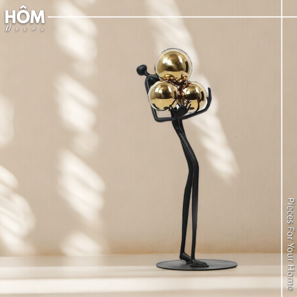 Tượng người ôm bóng