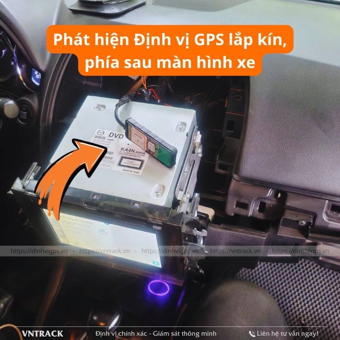 Phát hiện thiết bị định vị GPS được đấu nối phía sau màn hình ô tô