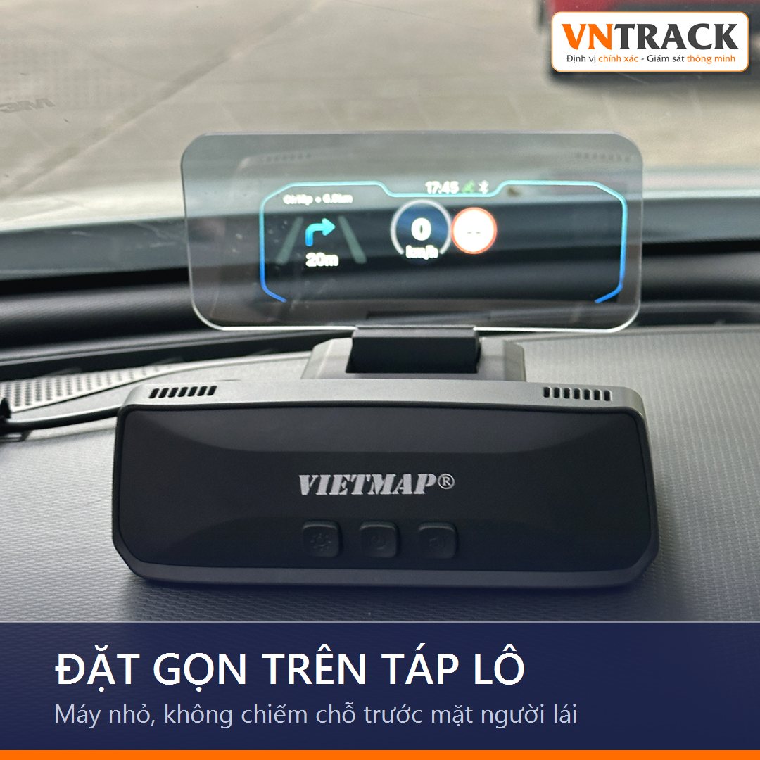 Vietmap H50 đặt trên táp lô ô tô, tấm phản chiếu dựng lên trước mặt người lái