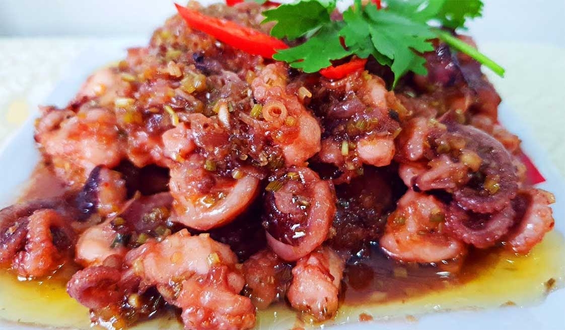 Bạch Tuộc Xào Sả Ớt: Cay Thơm, Giòn Sật Cho Bữa Cơm Nhanh