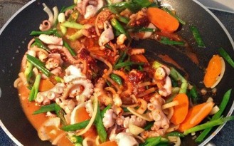 Gỏi sò điệp và bạch tuộc xào cay, Thực đơn hải sản ngon cho bữa cơm gia đình