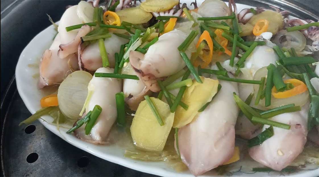 món Mực hấp gừng sả