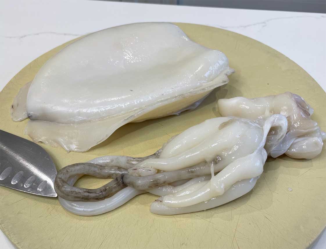 rã đông mực nang size lớn và sơ chế trước khi nấu