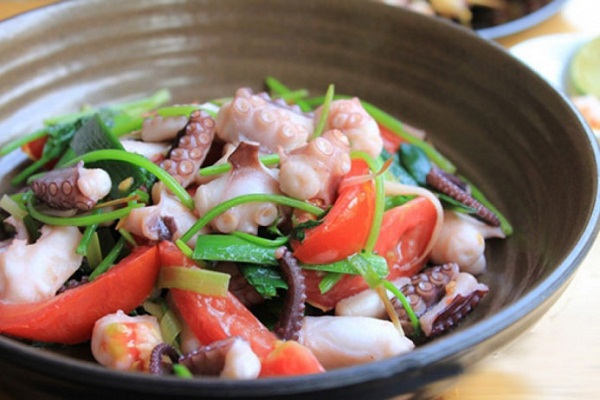 bạch tuộc xào cần tỏi