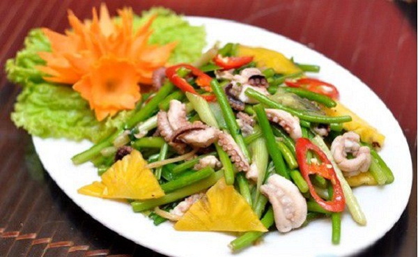 bạch tuộc xào dứa