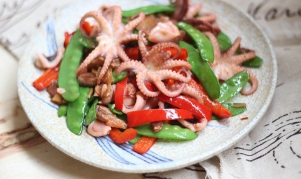 bạch tuộc xào rau củ