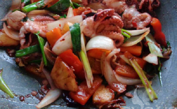 bạch tuộc xào thập cẩm