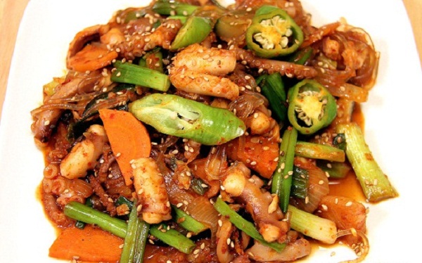 bạch tuộc xào cay