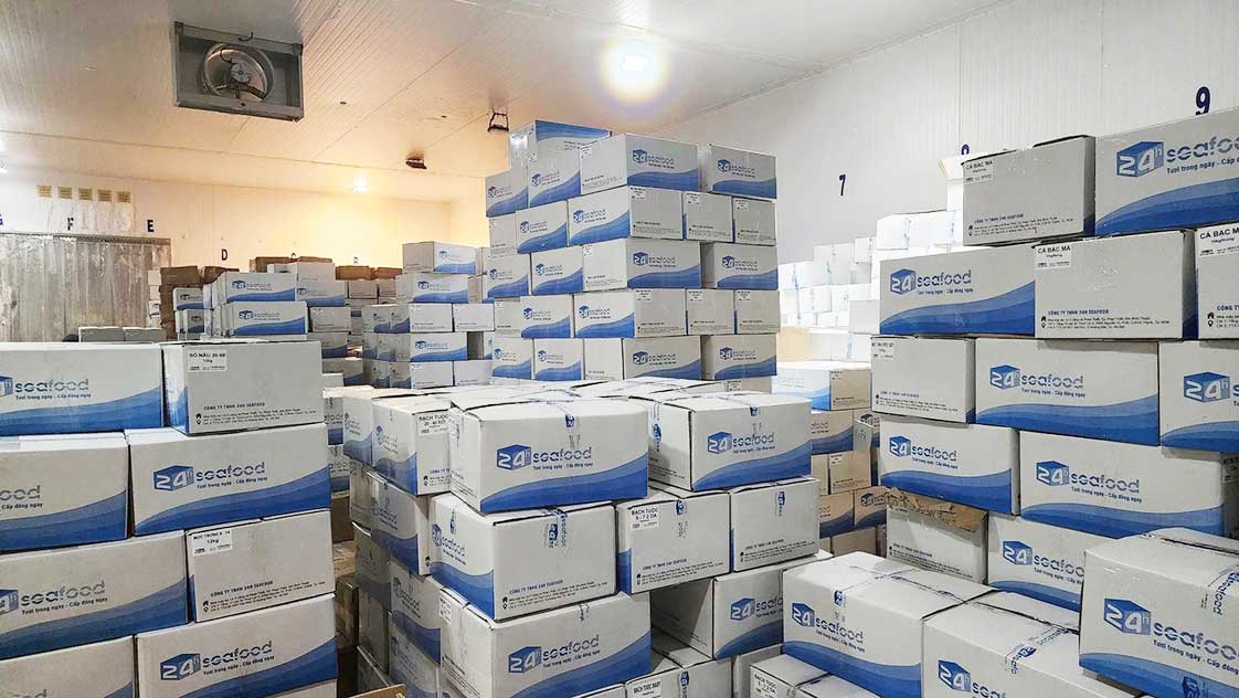 sản phẩm thủy sản chế biến xong sẽ được cấp đông và đóng gói trước khi giao đến tận tay Quý khách
