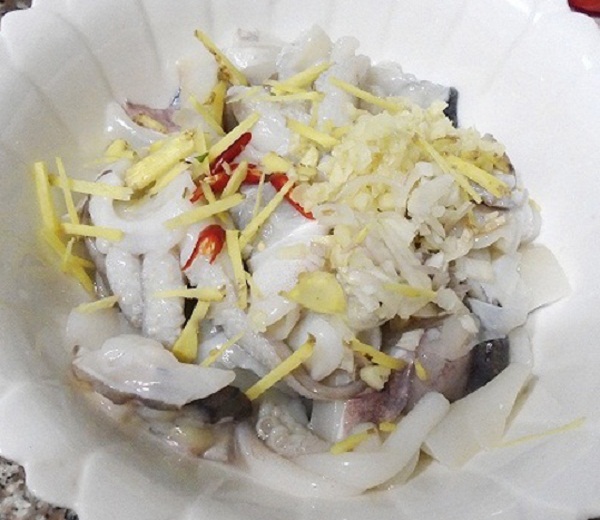 muc nang ướp nhúng lẩu