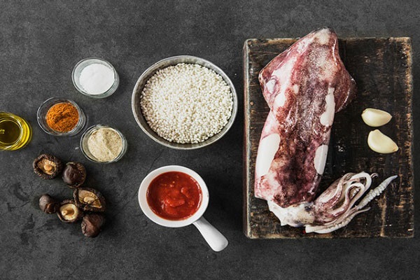 các nguyên liệu chuẩn bị làm món mực ống nhồi thịt