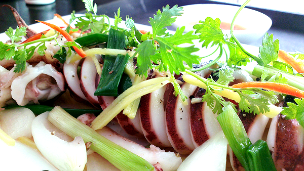 mực ống hấp hành gừng