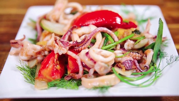 mực xào cần tỏi