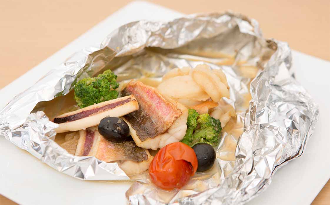 cách làm Mực ống nướng giấy bạc với rau củ