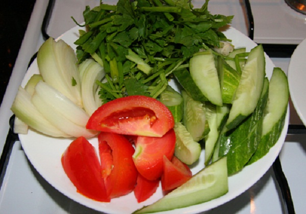 chuẩn bị nguyên liệu xào bạch tuộc