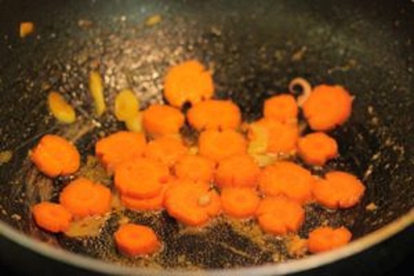 xào cà rốt