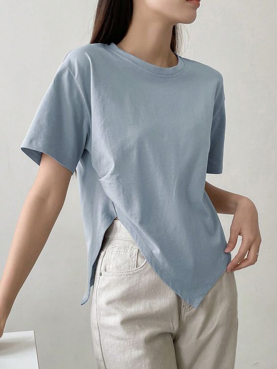 Áo thun baby blue xẻ tà