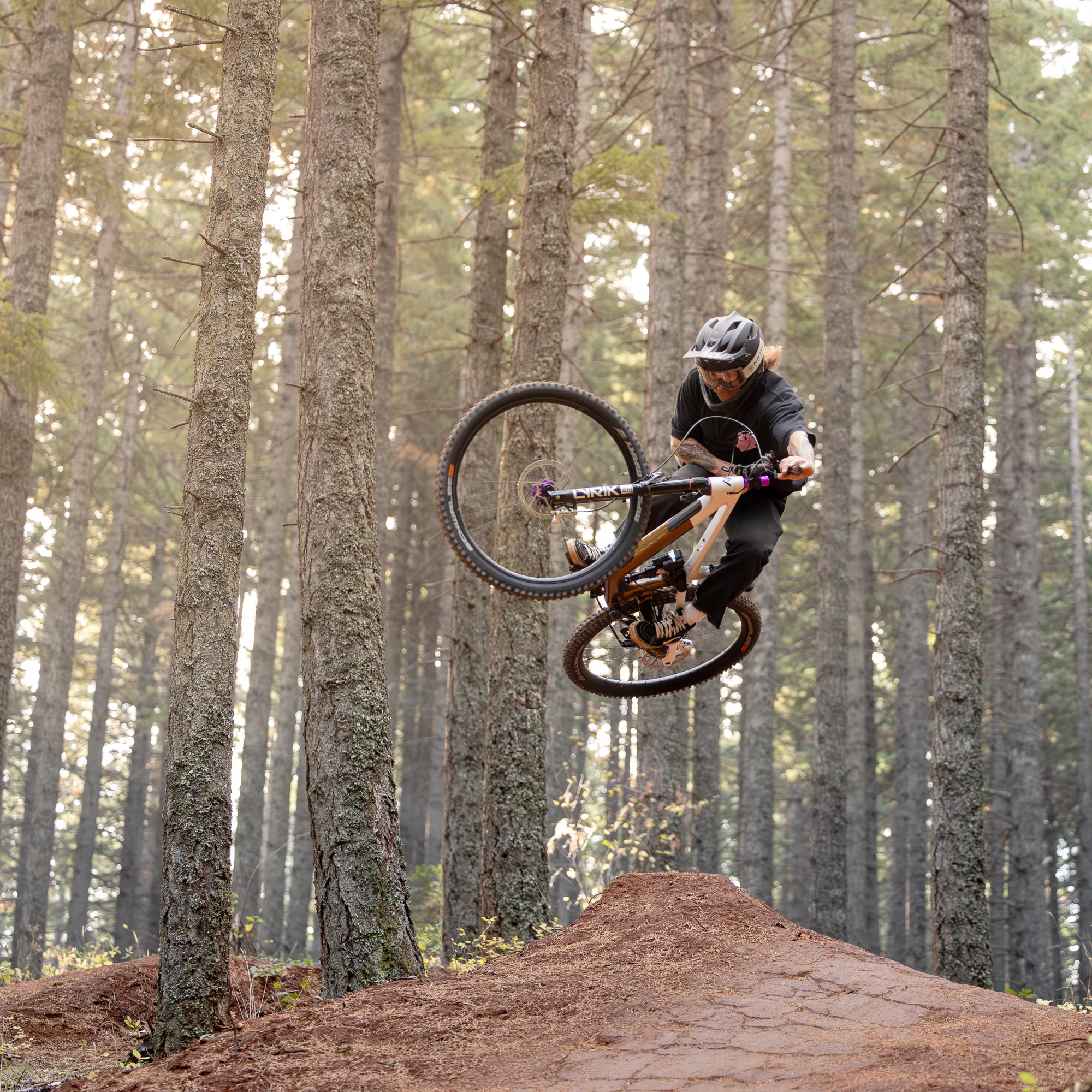 Bánh Bộ Chris King MTN30 AL 27.5 28H Boost 6-Bolt