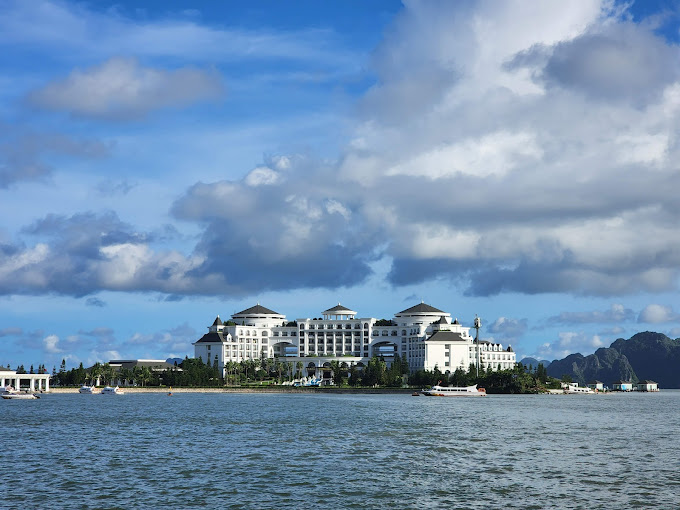 Vinpearl Resort & Spa Hạ Long – Nghỉ dưỡng 5 sao giữa vịnh kỳ quan
