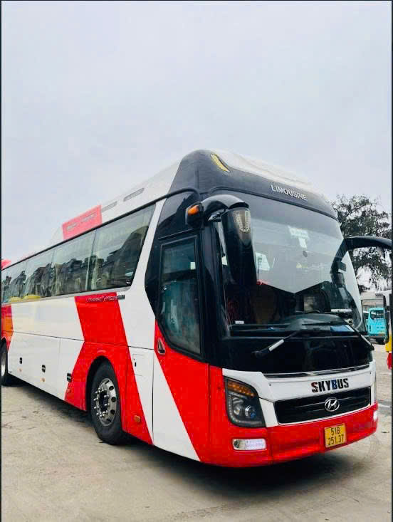 Cho Thuê Xe Dcar VIP 28 Chỗ Tại Hà Nội – Xe Đời Mới, Nội Thất Sang Trọng