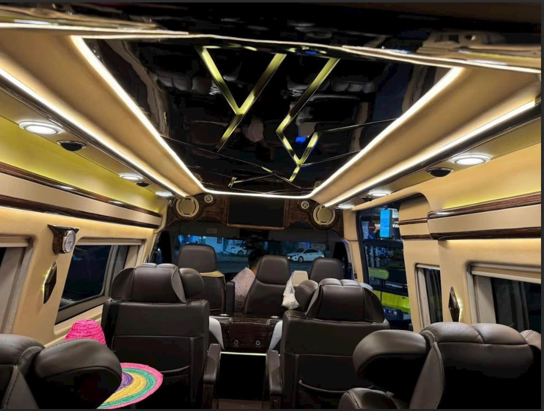 Cho Thuê Xe Dcar Limousine 9 Chỗ Tại Hà Nội – Đẳng Cấp & Tiện Nghi