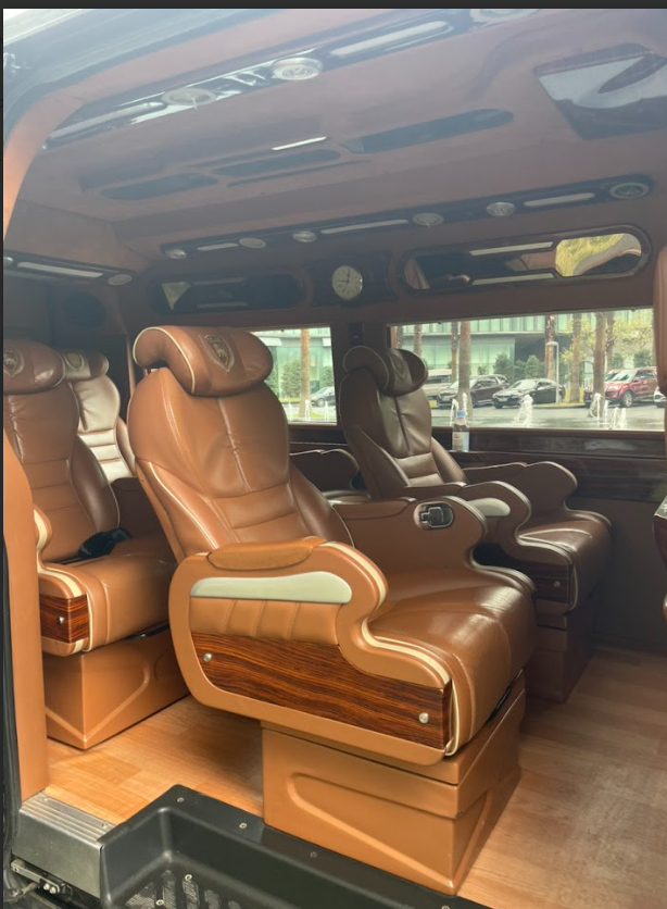 Cho Thuê Xe Dcar Limousine 9 Chỗ Tại Hà Nội – Đẳng Cấp & Tiện Nghi
