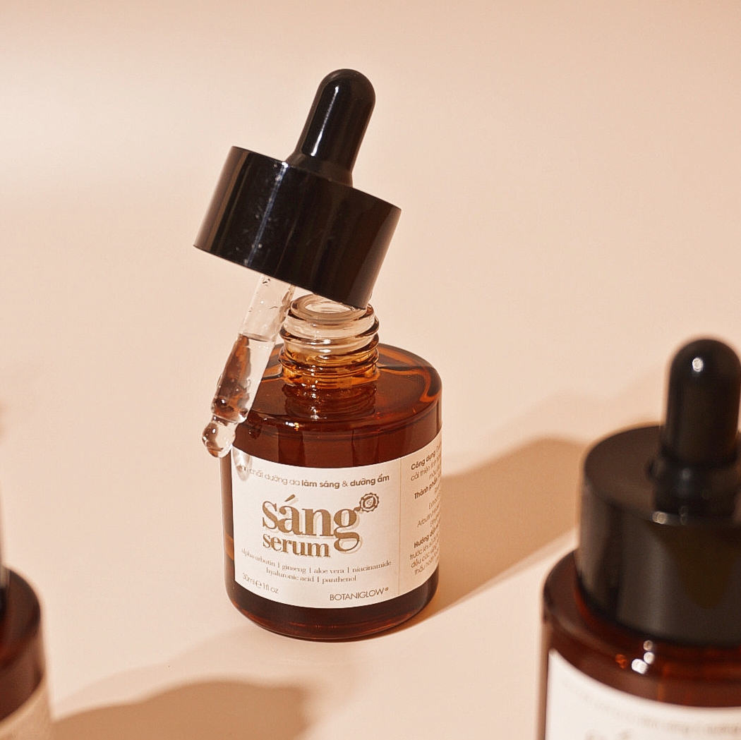 Serum Sáng Dưỡng Trắng, Căng Mịn & Cấp Ẩm | Alpha-Arbutin, Nhân Sâm, Hyaluronic Acid, Vitamin B5, Niacinamide Face Serum Botaniglow 30ml