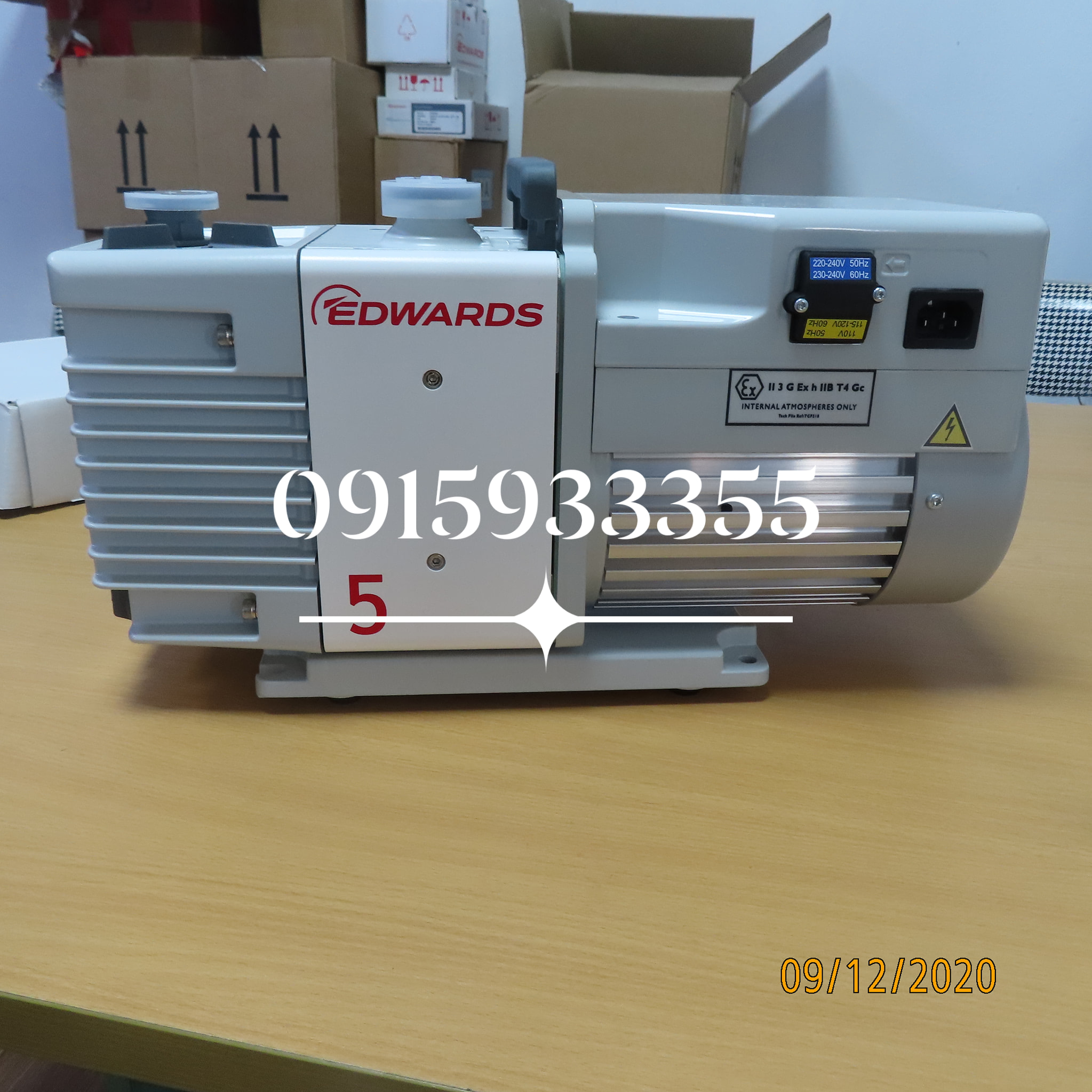 Bơm hút chân không vòng dầu hai cấp Edwards RV5