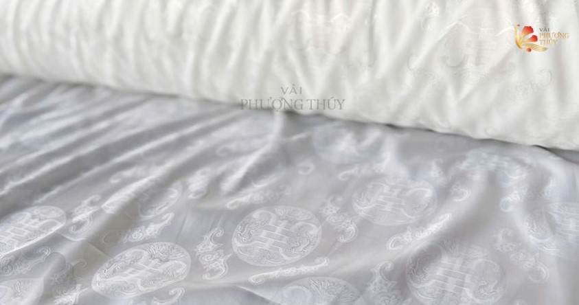 5 kiểu áo dài vải gấm trắng phổ biến hiện nay