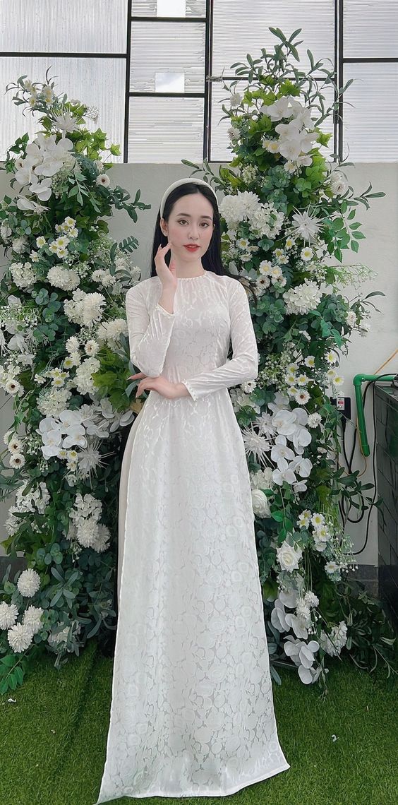 Hình ảnh vải lụa tơ tằm mỏng nhẹ may áo dài truyền thống