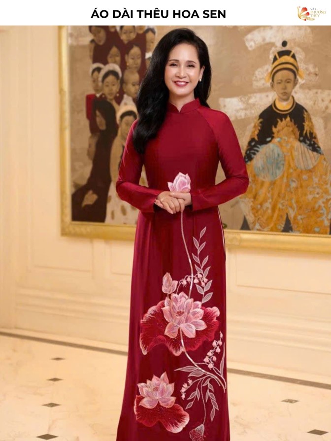 Áo dài thêu hoa sen