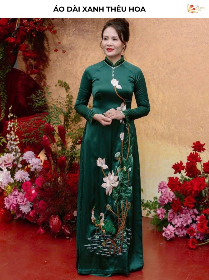 Áo dài xanh thêu hoa