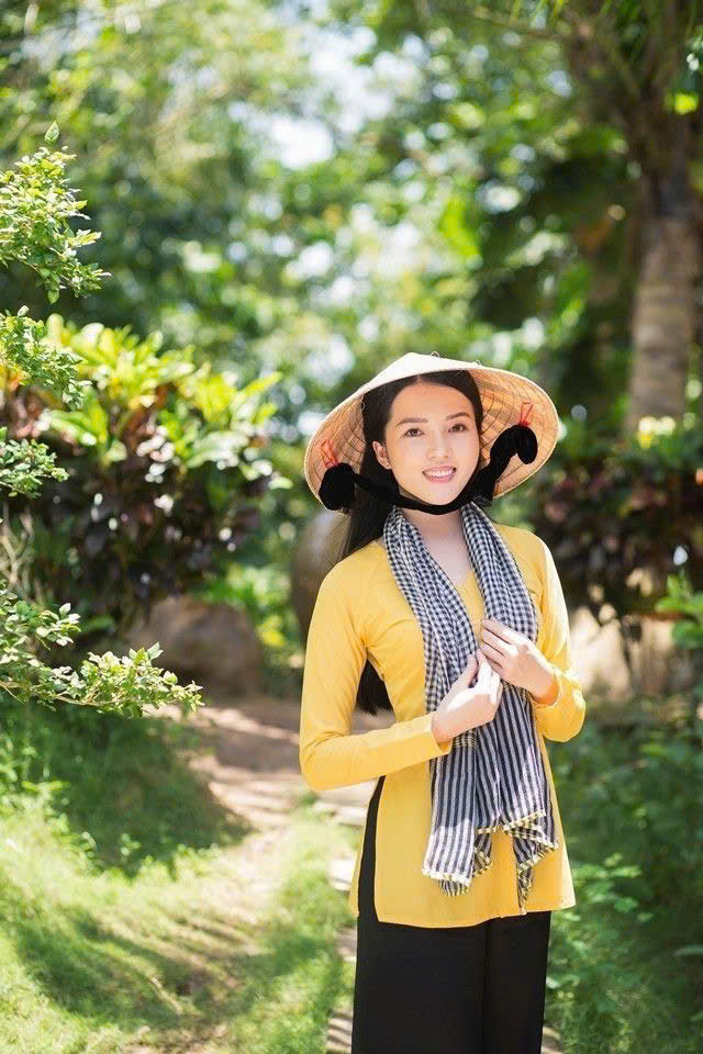 Vải cotton thoáng mát, dễ chịu, phù hợp cho áo bà ba mặc thường ngày trong mùa hè