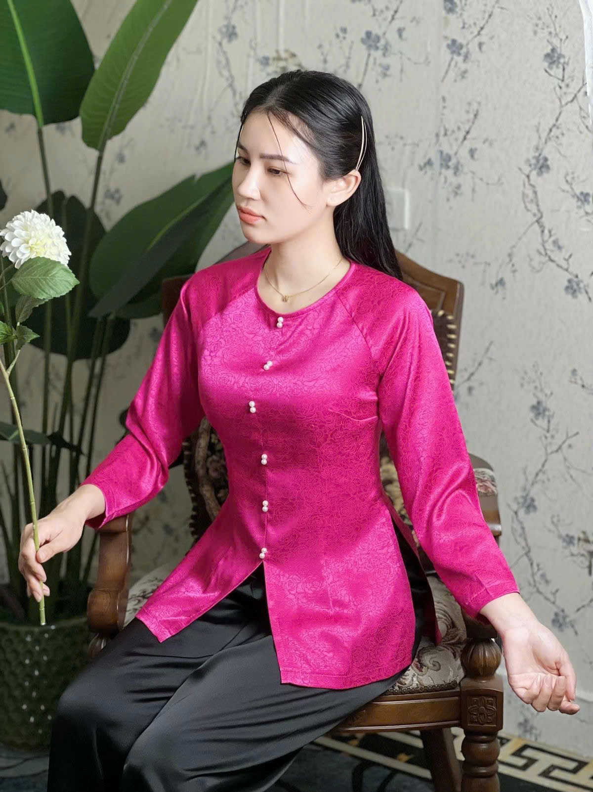 Vải lụa gấm may áo bà ba - chất liệu sang trọng với họa tiết tinh tế, phù hợp cho các dịp lễ tết. | Nguồn Pinterest
