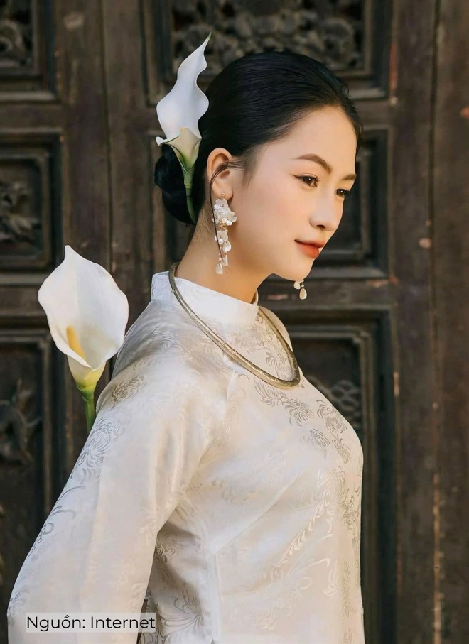 Áo dài gấm trắng đơn giản cho cô dâu