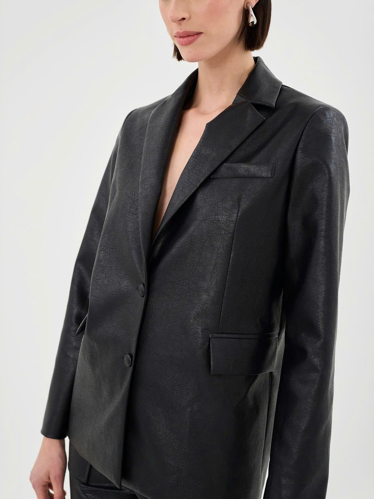 Blazer vải da sang trọng, bền bỉ, phù hợp cho các sự kiện đêm và buổi tiệc nổi bật